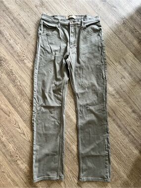 Wrangler Men's Straight Fit Jeans in Light grey - Classic Casual
